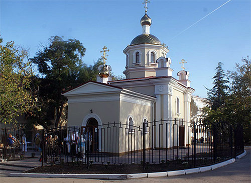 Храм на территории Севастопольской городской больницы №1 им. Н.И. Пирогова.